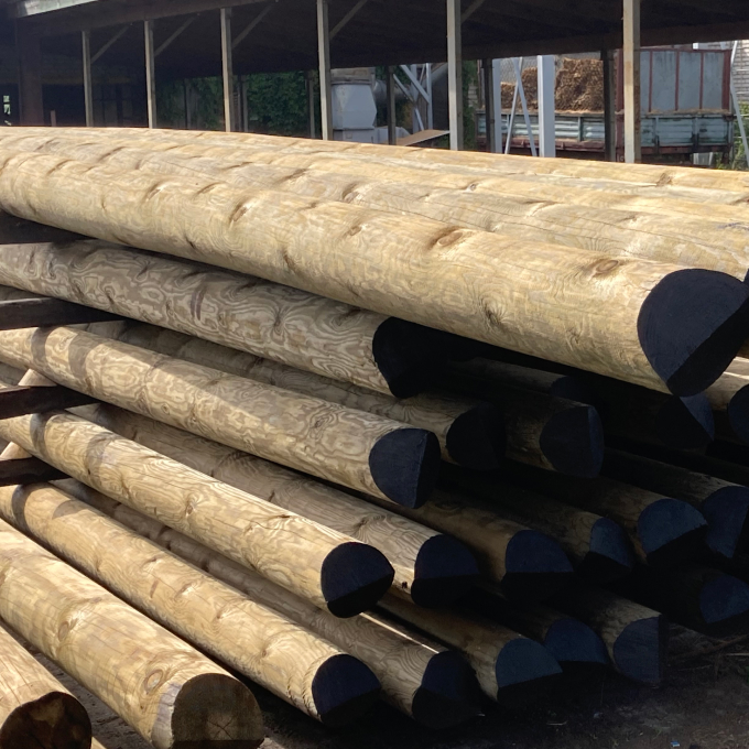 Wooden beams that stab